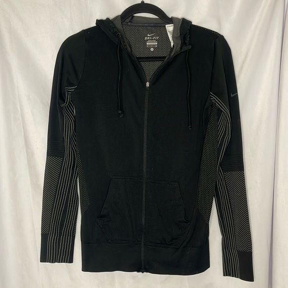 NIKE TRAINING LIGHTWEIGHT ACTIVEWEAR JACKET (S) - Picture 1 of 7